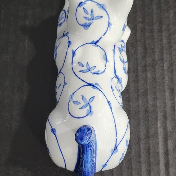 Blue and White Hand Painted Porcelain Cat Made in Thailand - Picture 3 of 10